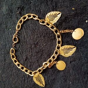 Elegant Gold Leaf Charm Bracelet